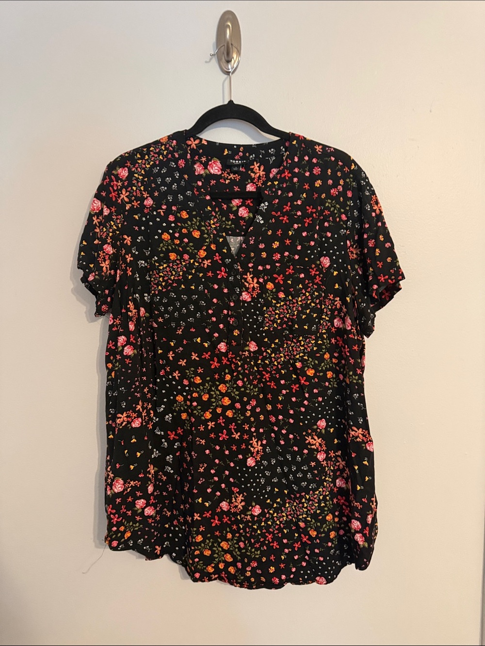 torrid Black Floral Short-Sleeve V-Neck Blouse